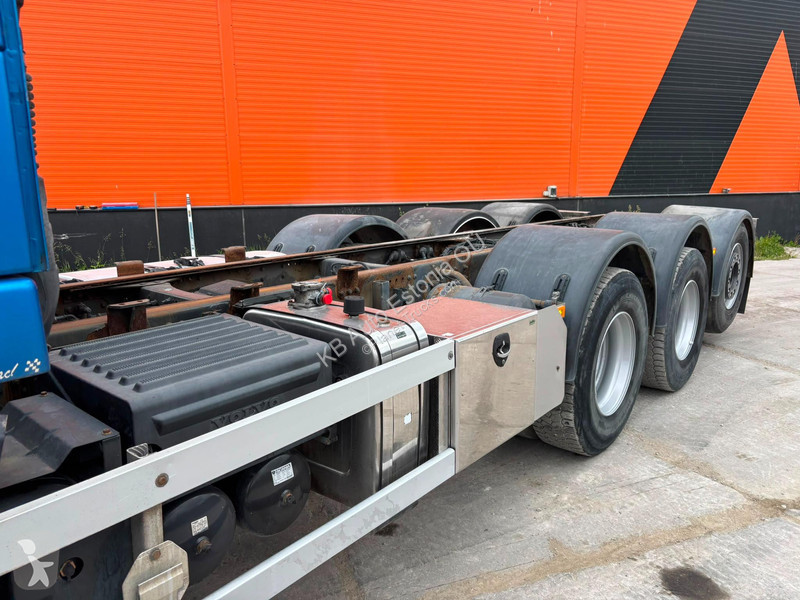 شاحنة Volvo 460 8x4*4 CHASSIS L=6726 mm