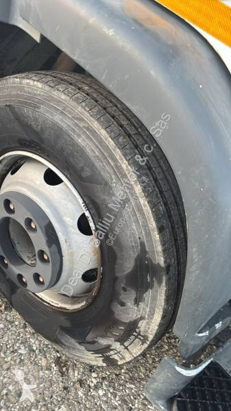آلة لصيانة الطرق Iveco