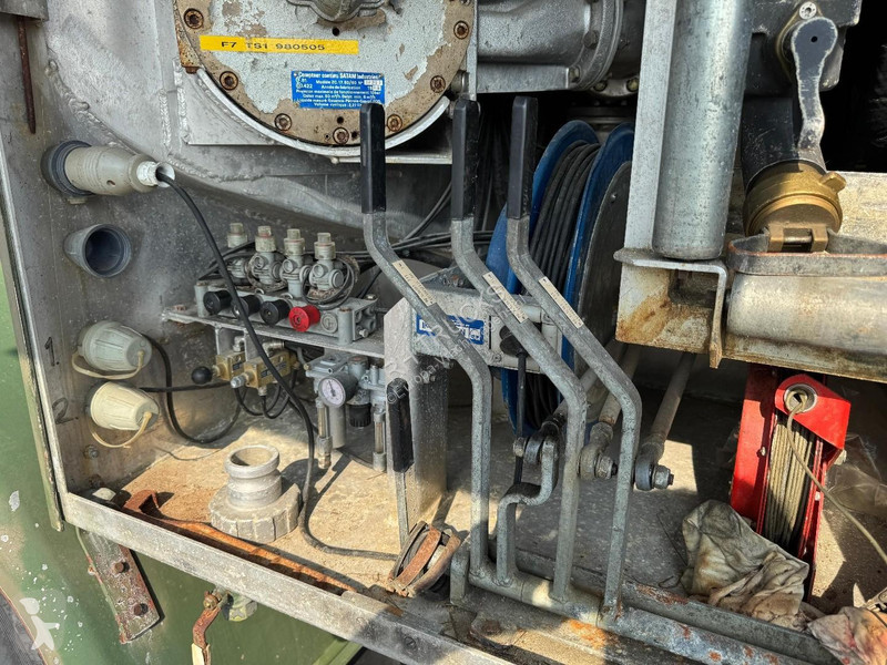 شاحنة Volvo 6X4 Robson-Drive + TANK 14.000 LITER