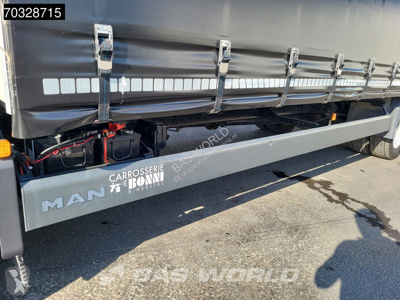 شاحنة MAN 12.220 4X2 12tonner curtainsider...