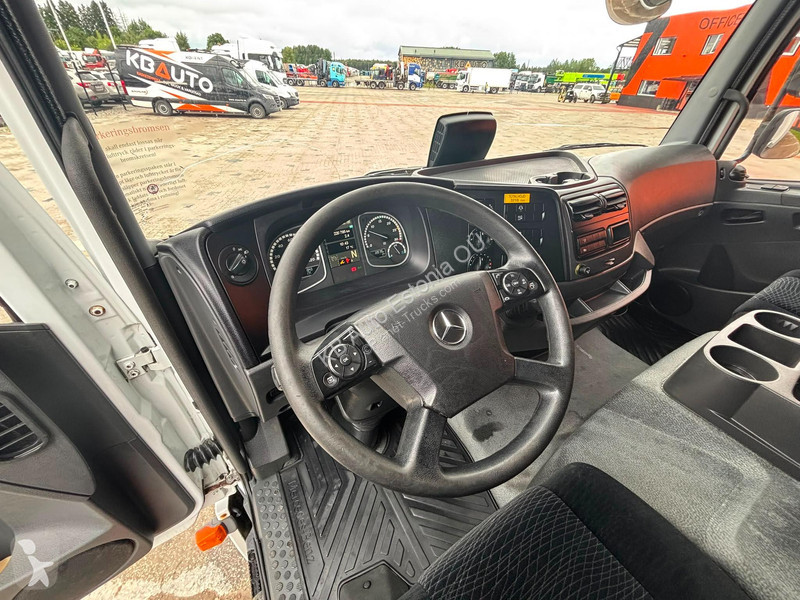 Mercedes 916 4x2 BOX L=6613 mm truck