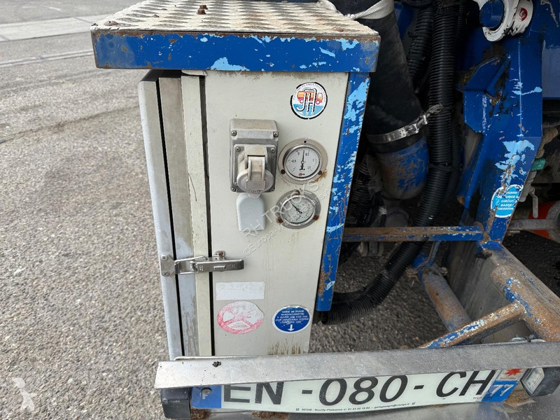 شاحنة Renault 370 6x4 Vacuum tank 12,000...