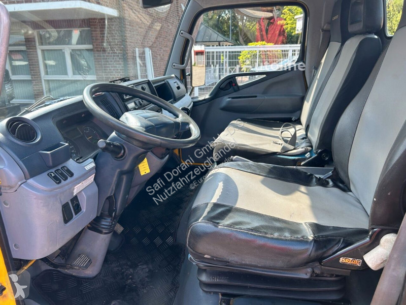 شاحنة Mitsubishi XS 066 DUO