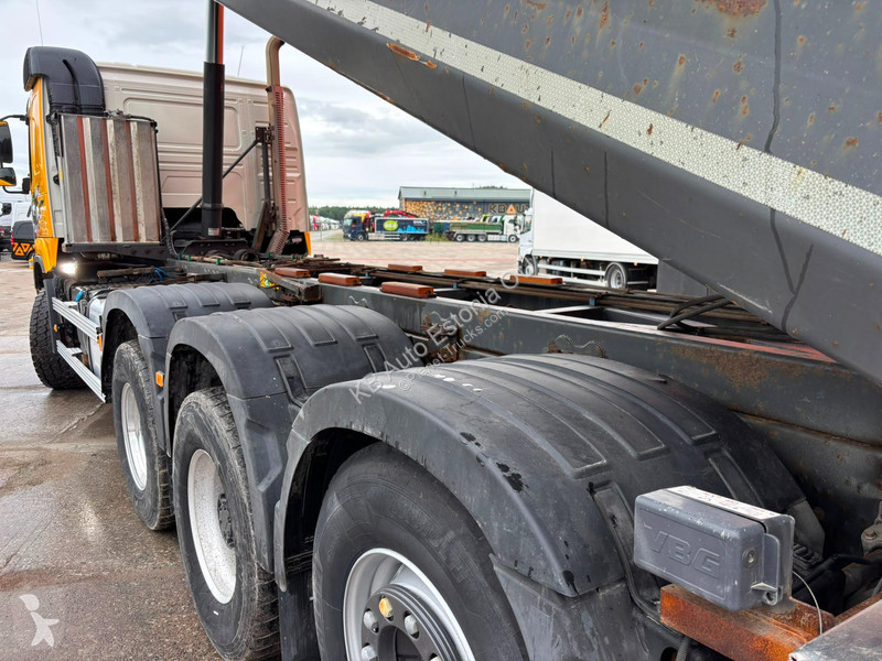 شاحنة Volvo 540 8x4*4 BOX L=6271 mm