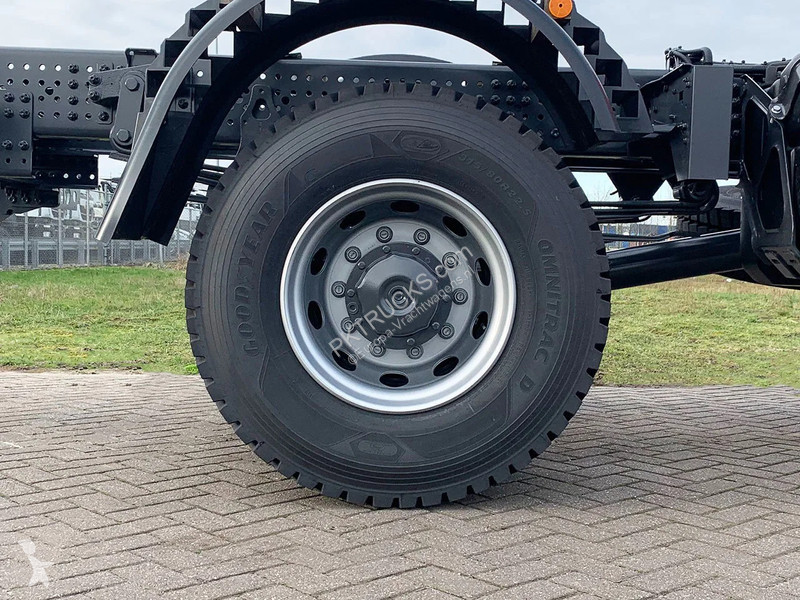 شاحنة Mercedes 2045 Chassis Cabin
