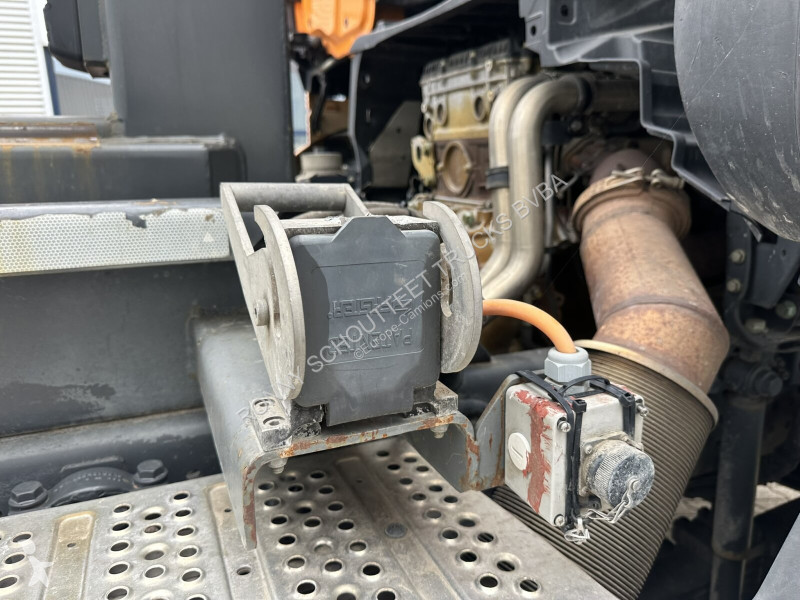 شاحنة Mercedes Arocs 3353 6x4 Arocs 3353 6x4...