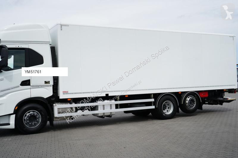 Camión Iveco / 420 / E 6 / KONTENER + WINDA /...
