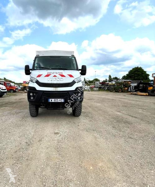 Véhicule utilitaire Iveco DOUBLE CABINE 4X4...