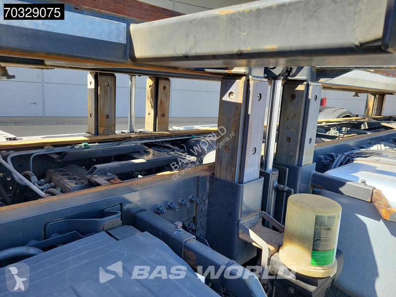 شاحنة Mercedes 2533 6X2 LOW Mileage! Lifting...