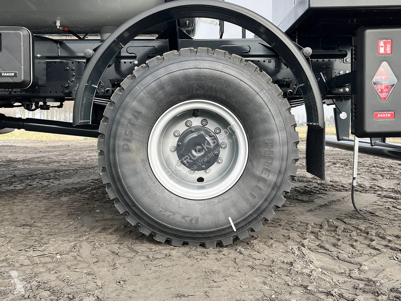 شاحنة Iveco AD190T43WH AT Fuel Tank Truck (3...