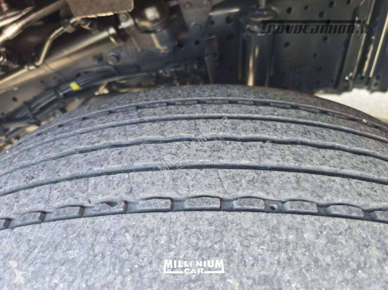 شاحنة Iveco 260S36 CENTINATO M 8,30 EURO 6