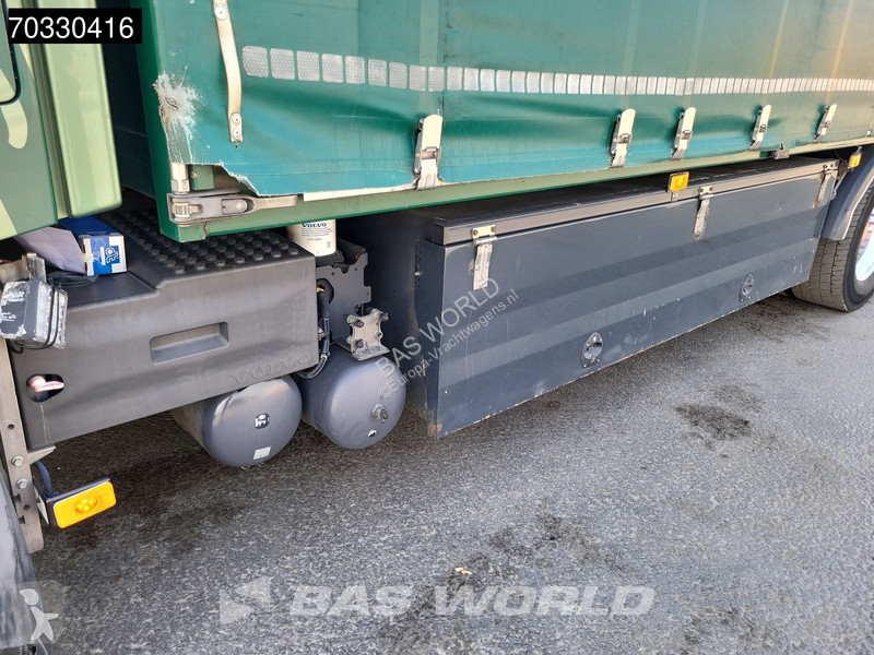 شاحنة Volvo 500  6X2 Curtainsider Forklift...