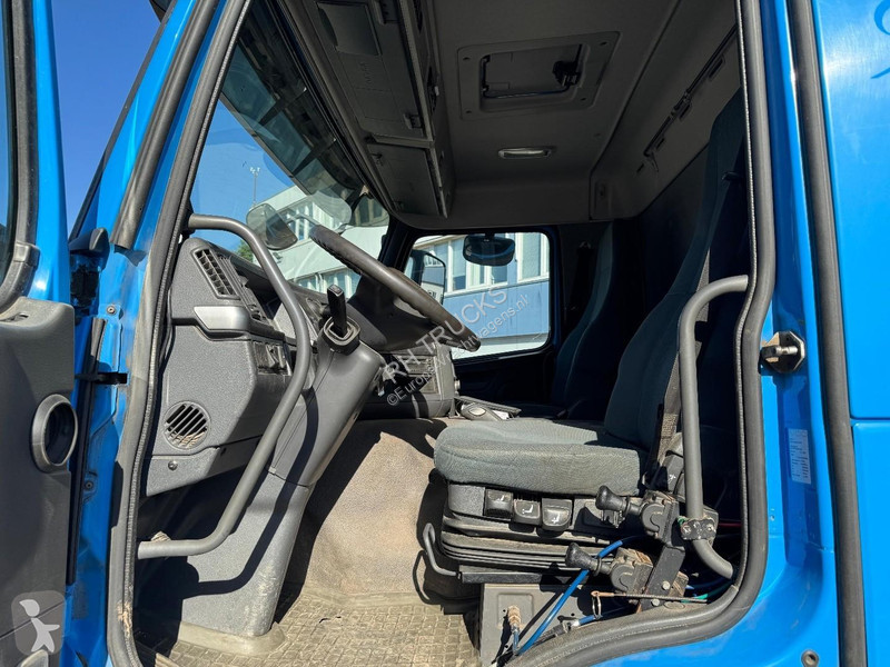 شاحنة Volvo 330 6X2 EURO 5  KIPPER + FASSI...