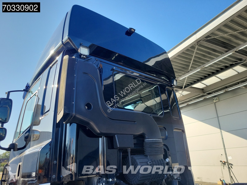 شاحنة DAF 510  6X4 20tons hooklift...