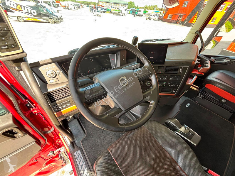 شاحنة Volvo 650 6x4 TANDEM AXLE LIFT / PTO /...