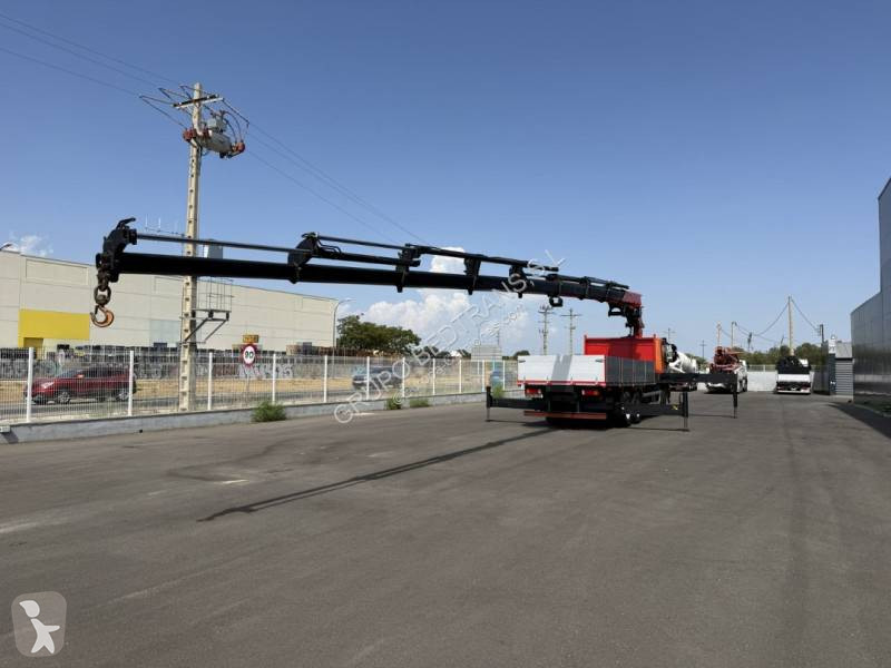 شاحنة Iveco Con pluma