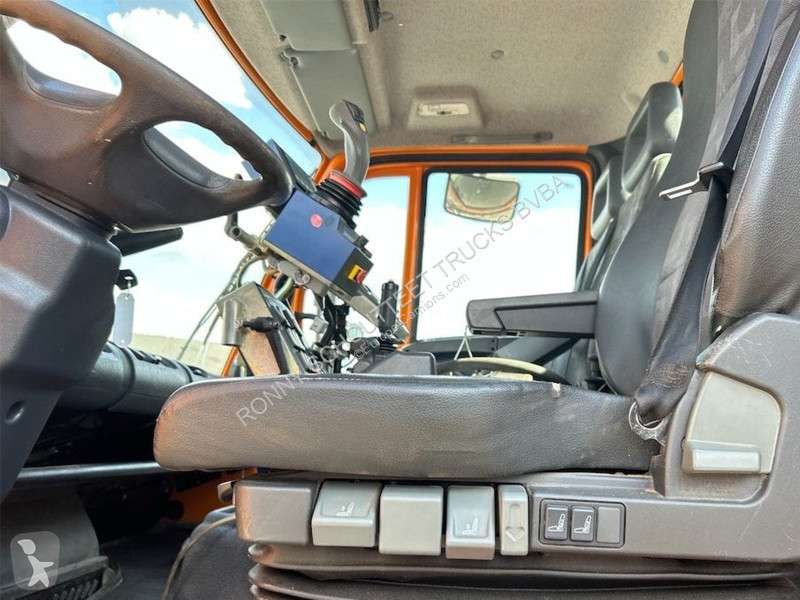 Vehículo de limpieza viaria Unimog U 300 4x4 U...
