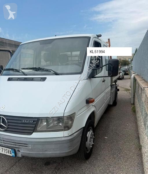 Vrachtwagen Mercedes 412