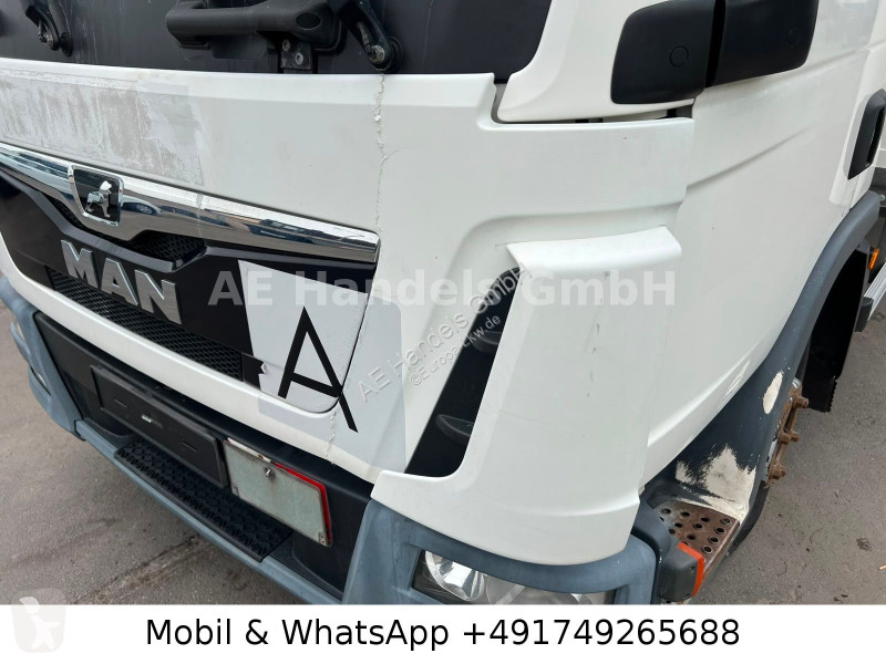 Vrachtwagen MAN 12.220 C BL...