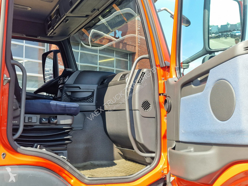 Camión Volvo 330 4x2 - Frigoblock frigo - Zepro...