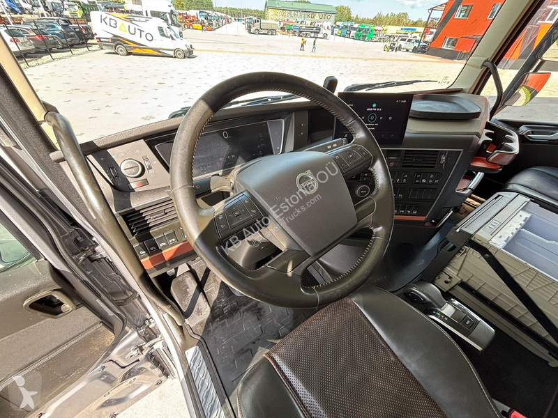 Camión Volvo 750 8x4 RETARDER / TANDEM AXLE...