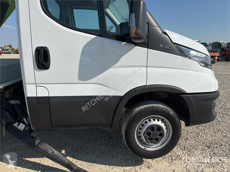 Camion Iveco 19-8,5 HQ 19 m on Iveco 35-140...