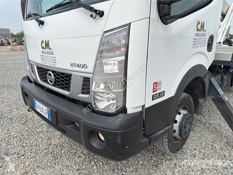Camión Nissan NT400