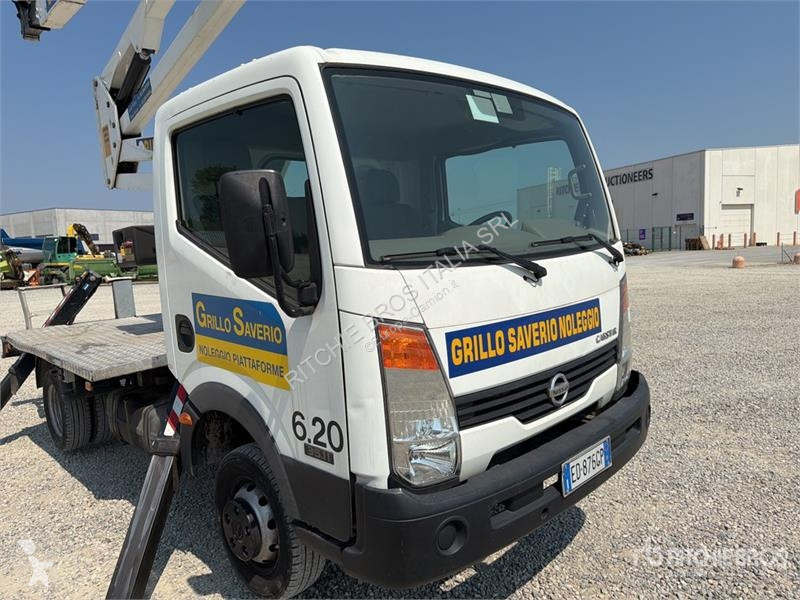 Camión Nissan 35 - 11