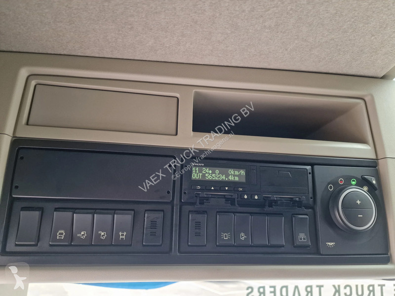 Camión Volvo 13540 6x2*4 - Platform with...