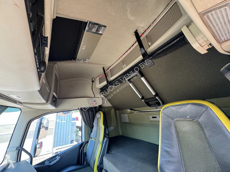 Camión Volvo 16750 6x2 Retarder Globetrotter WB...