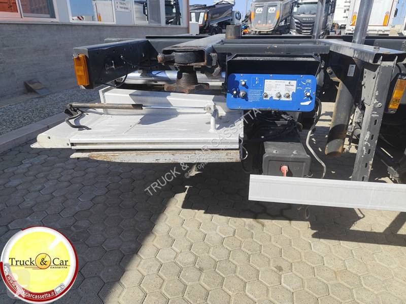 Camión Iveco 180 E 30