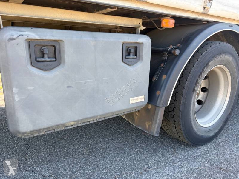 Camión Iveco 180E32