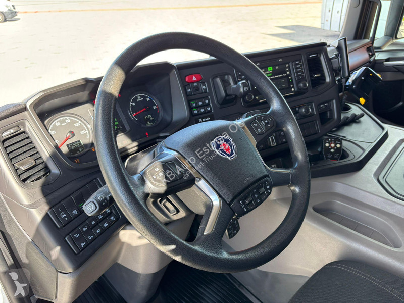 Camión Scania P 500 6x2*4 9 TON FRONT AXE /...