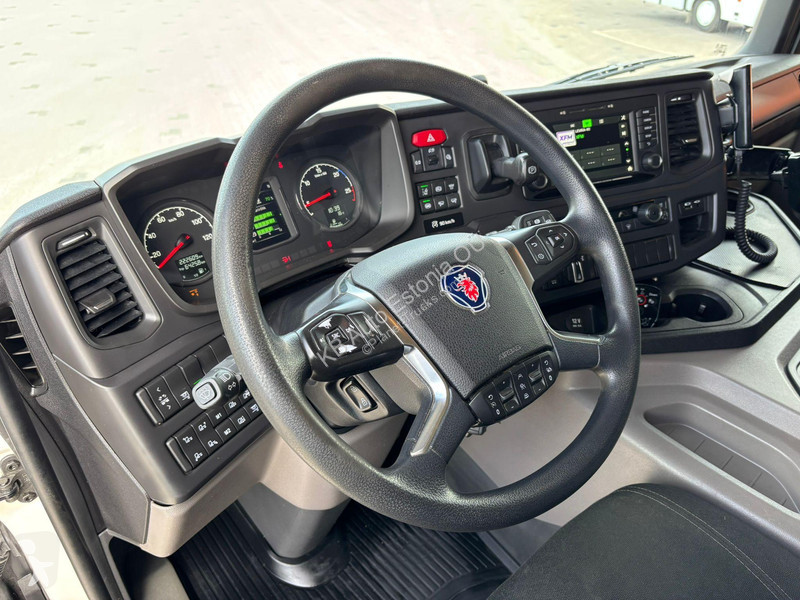 Camión Scania P 500 6x2*4 9 TON FRONT AXE /...