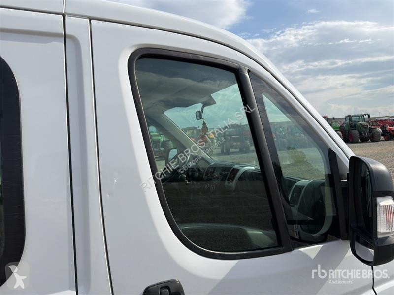 Kamion Fiat ducato Crew Cab Flatbed Truck