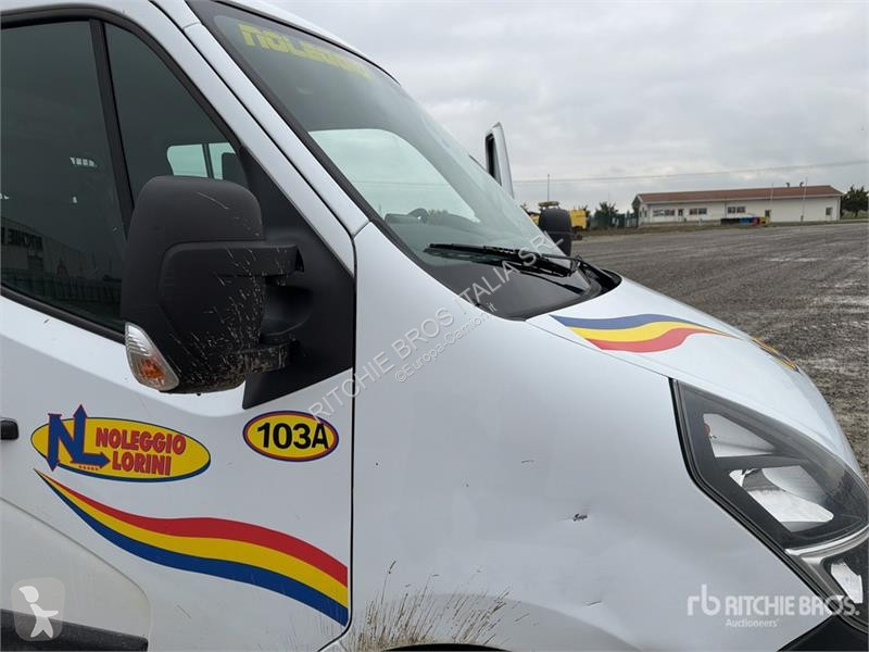 Kamion Opel Crew Cab Flatbed Truck