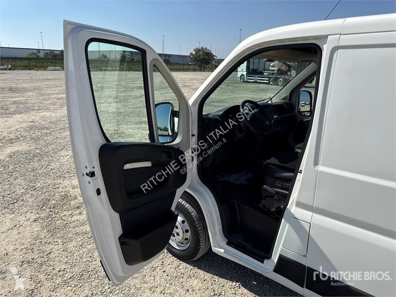 Camión Peugeot 333 L1H1 2.2 BLUEHDI 140CV SeS...