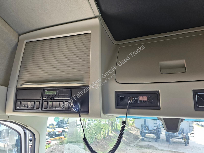 Camion Volvo 460 8x2 Tridem*Baustoff, Fassi...