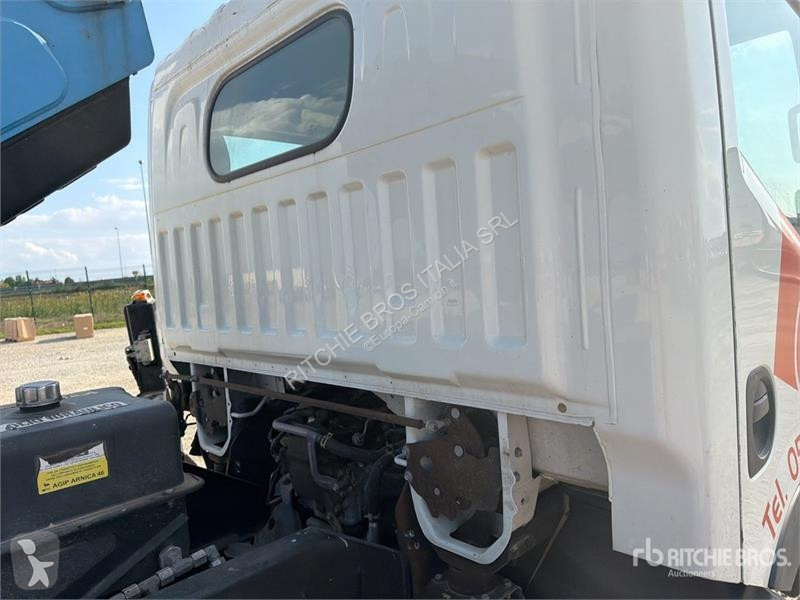 Camion Nissan PNT205 20 m on Nissan NT400...