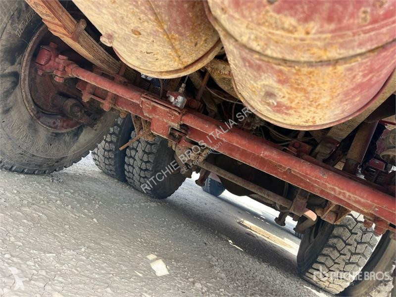 Camion Iveco Unic 6x2 T/A Dump Truck