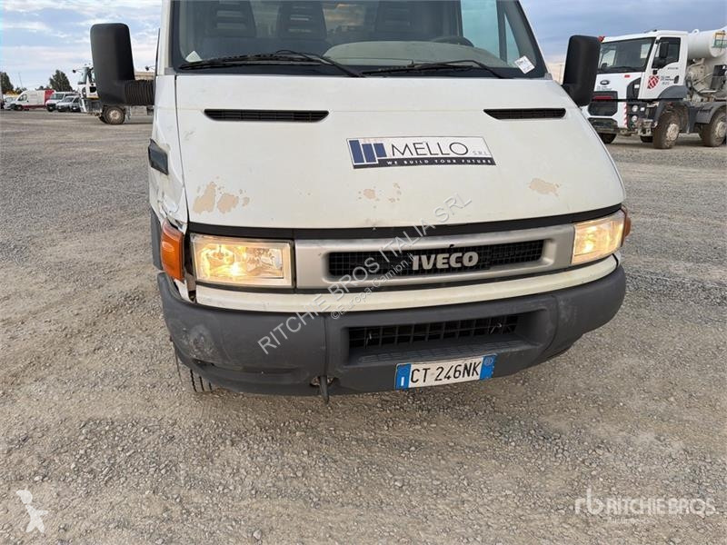 Грузовик Iveco 35A Dump Truck