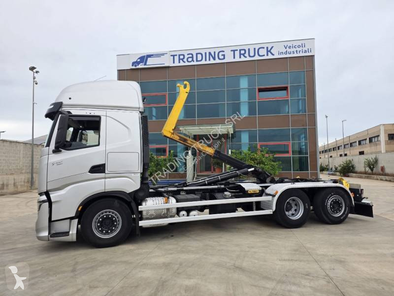 Iveco 480 truck
