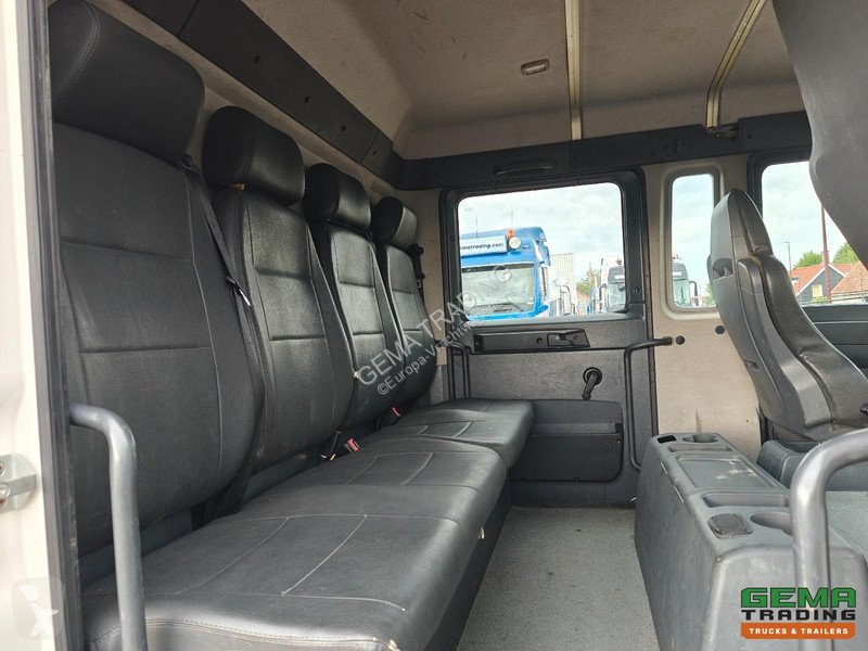 Camião MAN 12.210 4x2 Double Cab (6 persons)...