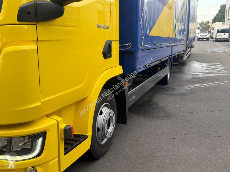 Camion MAN 8.220 BL, Pritsche u. Plane, 2x...