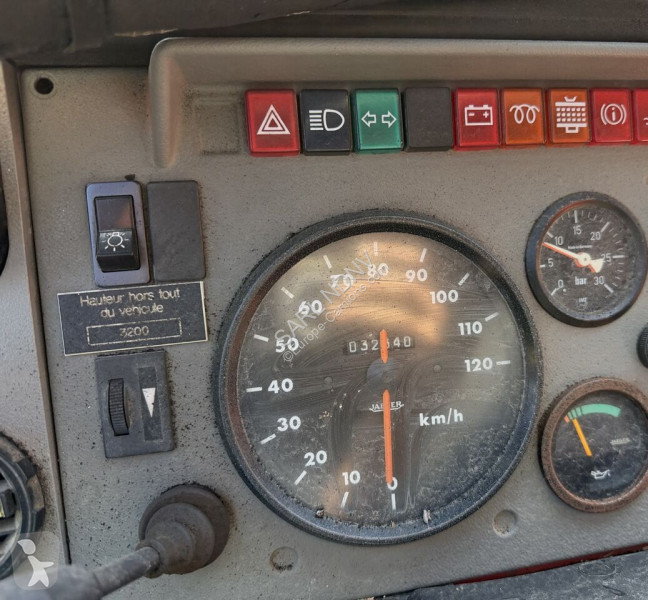 Camion Renault M 210