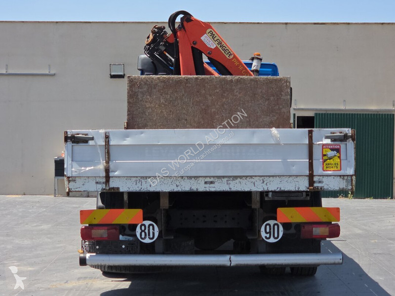 Camião Volvo 330