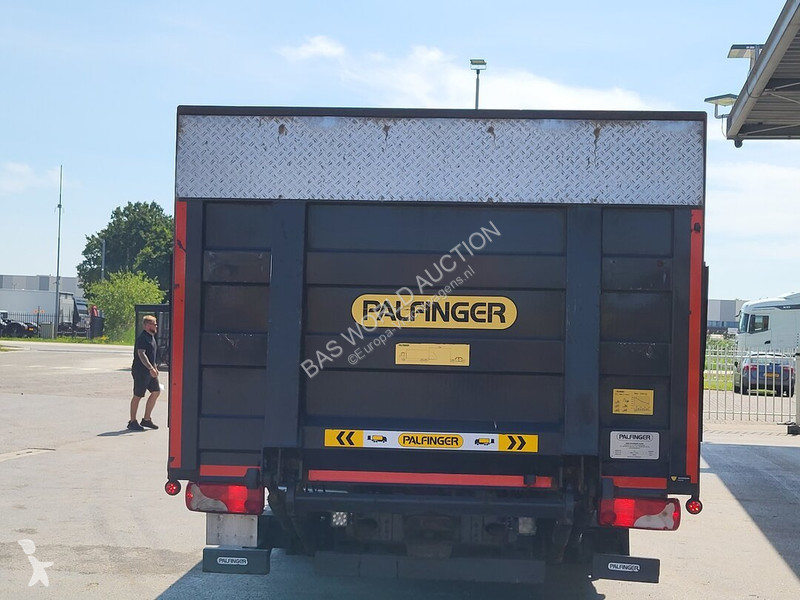 Camião Scania 320