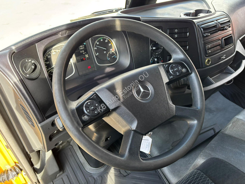 Грузовик Mercedes 1218 4x2