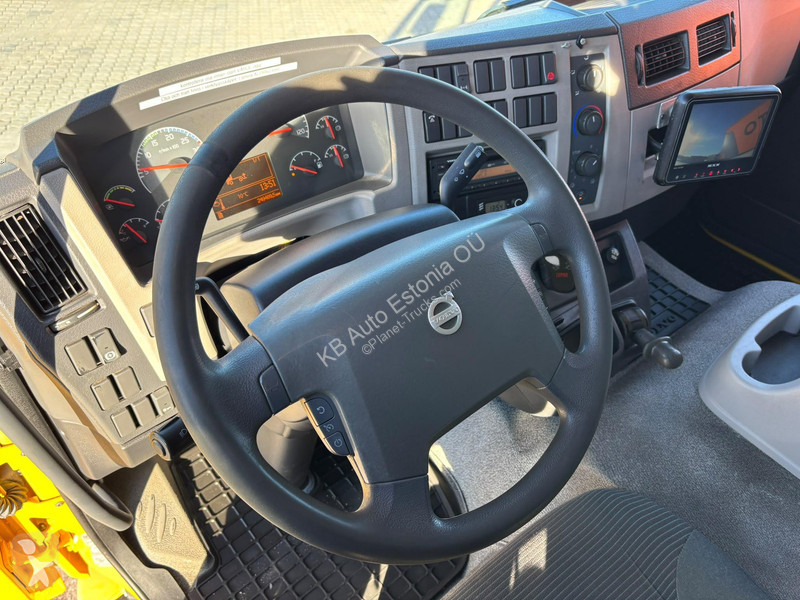 Volvo 240 4x2 BOX L=7694 mm truck