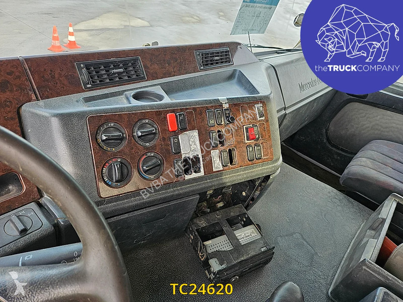 Lastbil Mercedes 3348